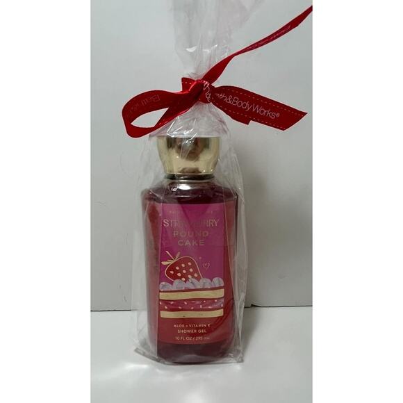 Bath and Body Works STRAWBERRY POUND CAKE Shower Gel 295 mL - Picture 1 of 2